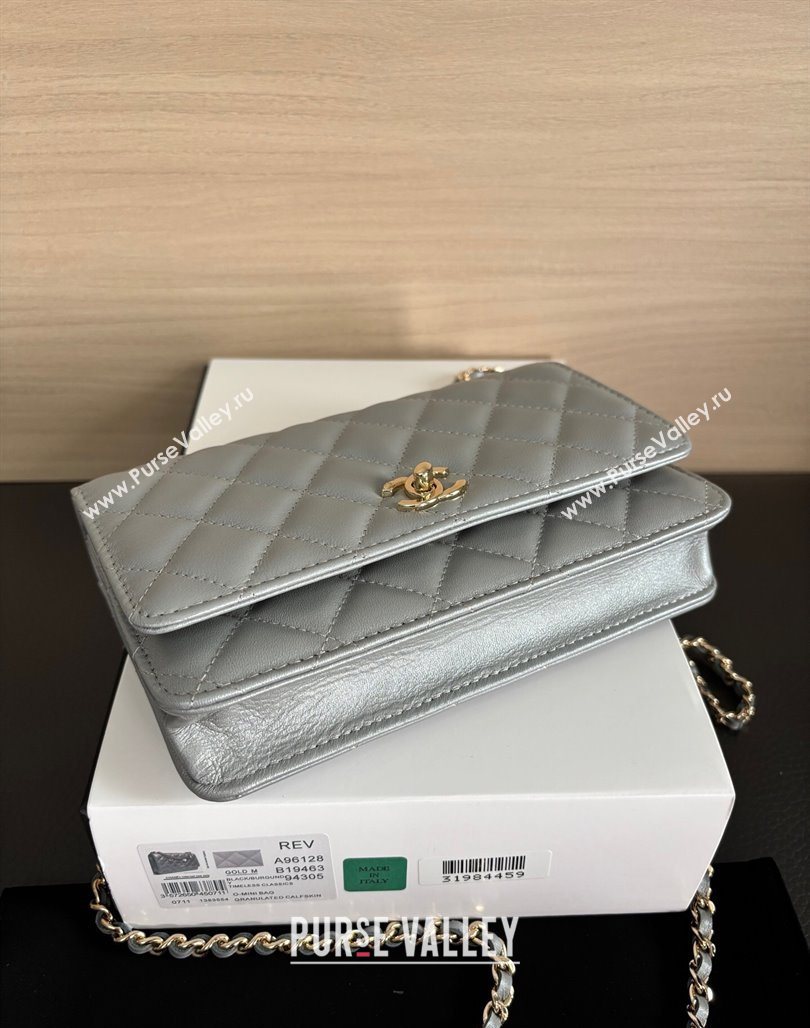 Chanel Pearly Lambskin on Chain with Logo Charm Grey 2025 AP4537 (yezi-250526027)
