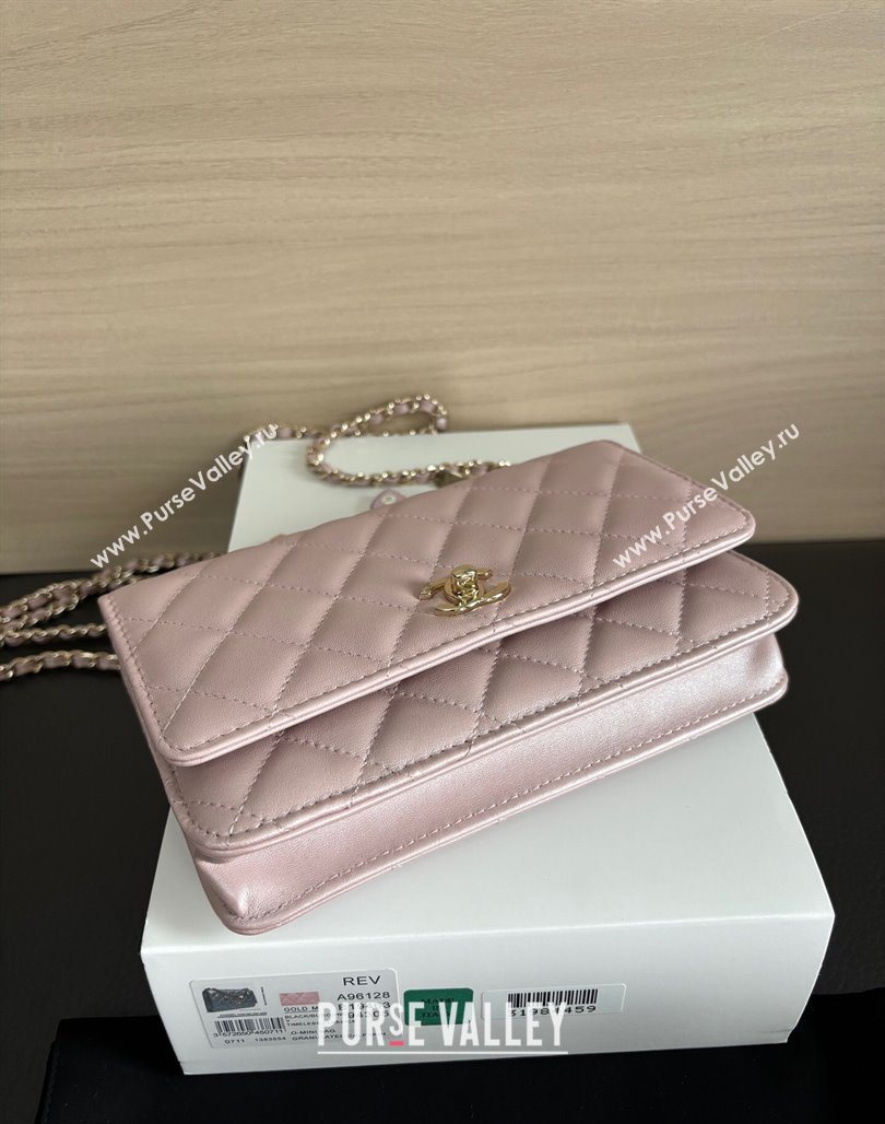 Chanel Pearly Lambskin on Chain with Logo Charm Pink 2025 AP4537 (yezi-250526028)