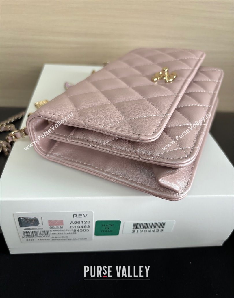 Chanel Pearly Lambskin on Chain with Logo Charm Pink 2025 AP4537 (yezi-250526028)