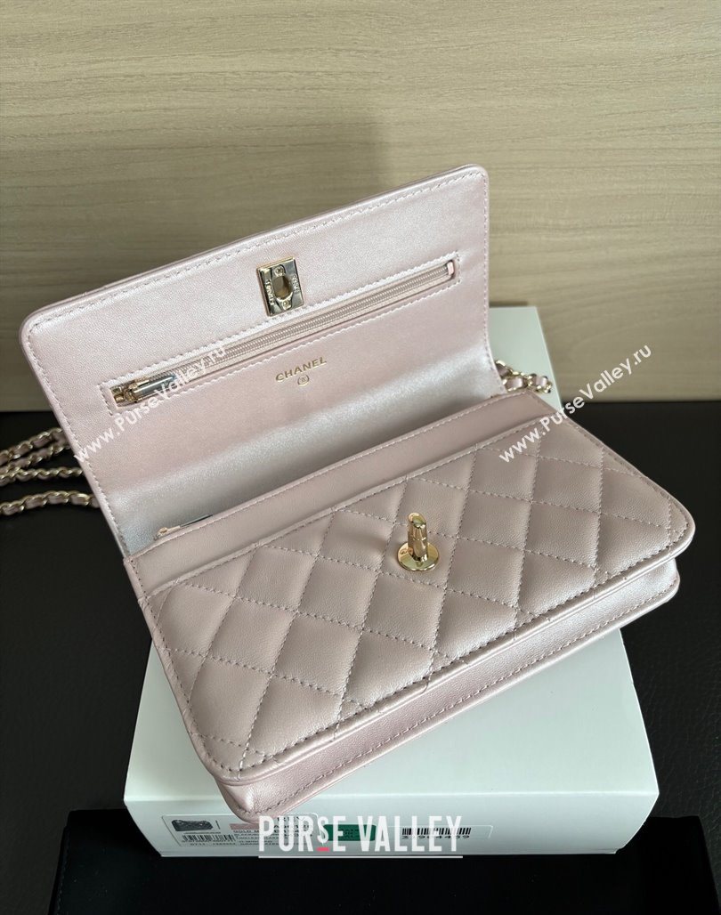 Chanel Pearly Lambskin on Chain with Logo Charm Pink 2025 AP4537 (yezi-250526028)