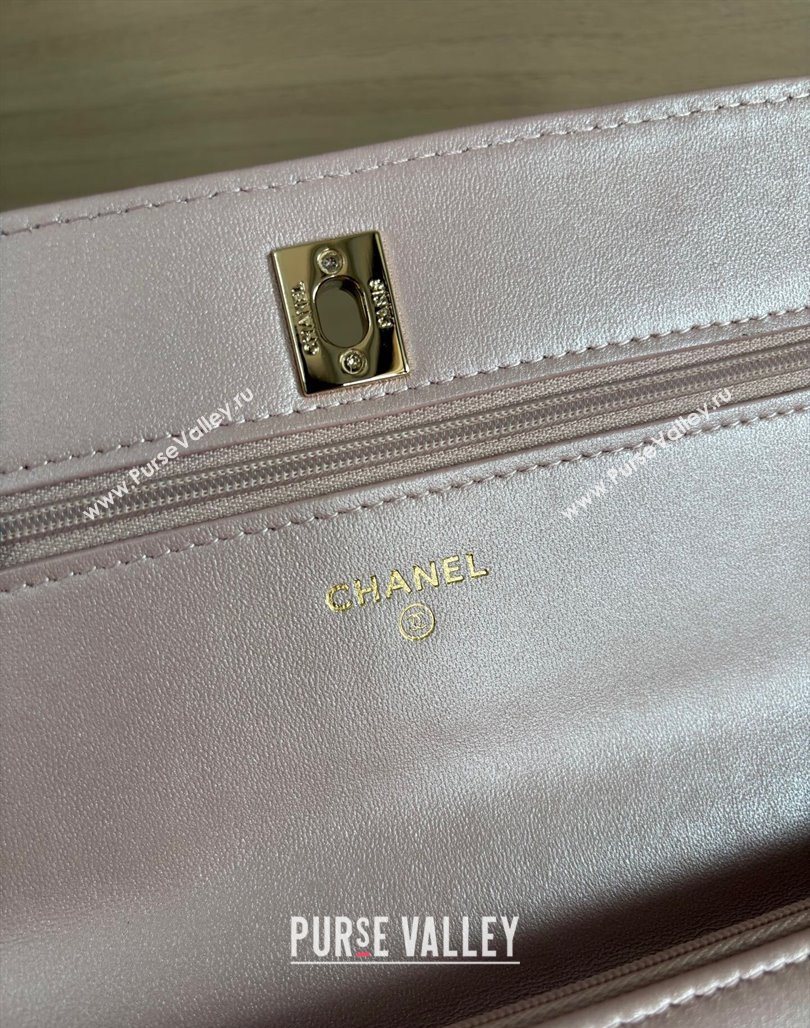 Chanel Pearly Lambskin on Chain with Logo Charm Pink 2025 AP4537 (yezi-250526028)