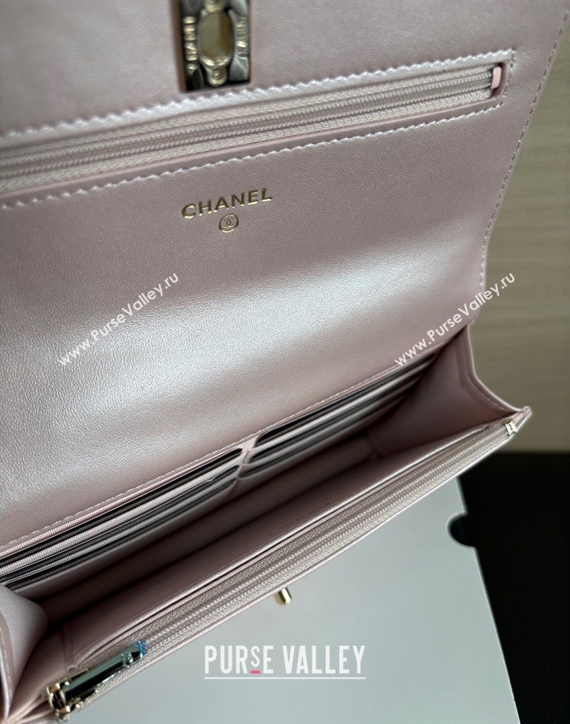 Chanel Pearly Lambskin on Chain with Logo Charm Pink 2025 AP4537 (yezi-250526028)
