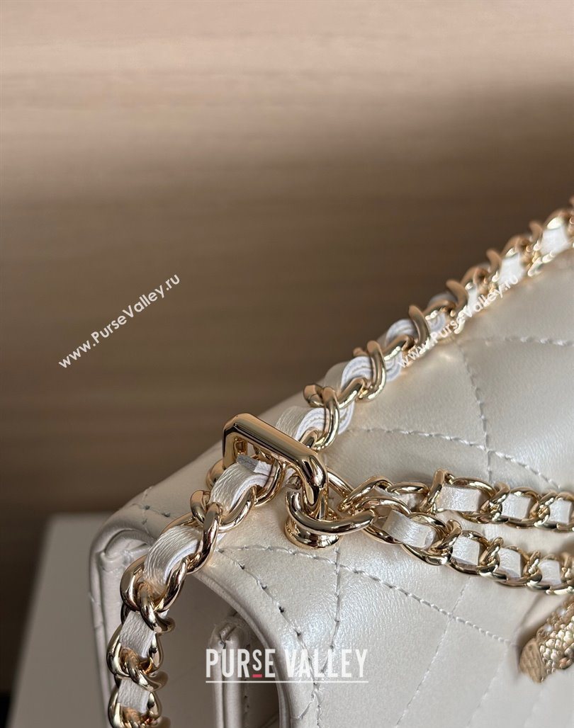 Chanel Pearly Lambskin on Chain with Logo Charm White 2025 AP4537 (yezi-250526029)