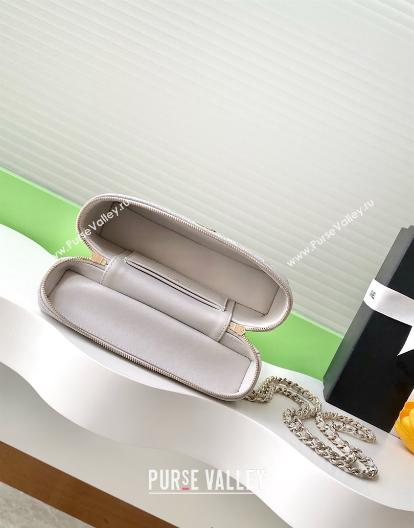 Chanel Grained Calfskin Long Vanity Case with Chain Light Grey 2025 AP4407 (yezi-250526036)