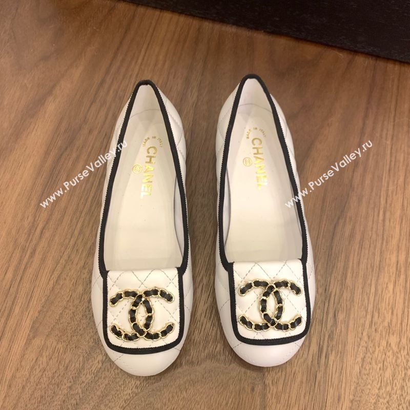 Chanel Quilted Lambskin Loafers with Chain CC Foldover White 2025 CH061023 (MD-250610136)