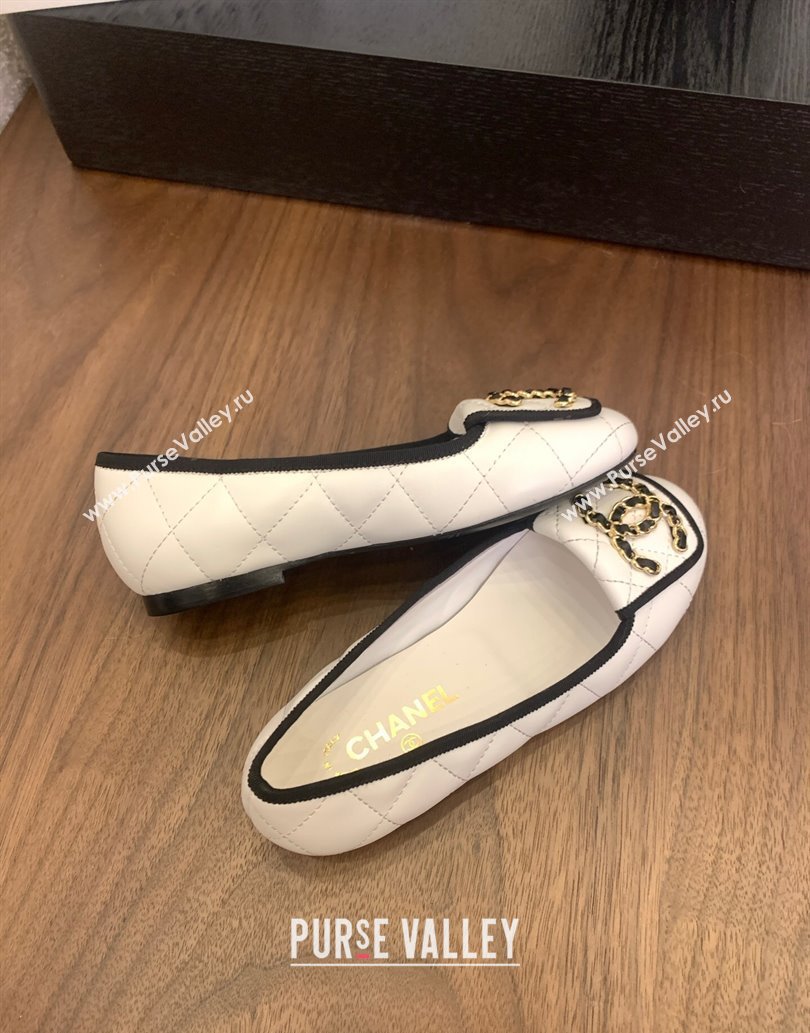 Chanel Quilted Lambskin Loafers with Chain CC Foldover White 2025 CH061023 (MD-250610136)