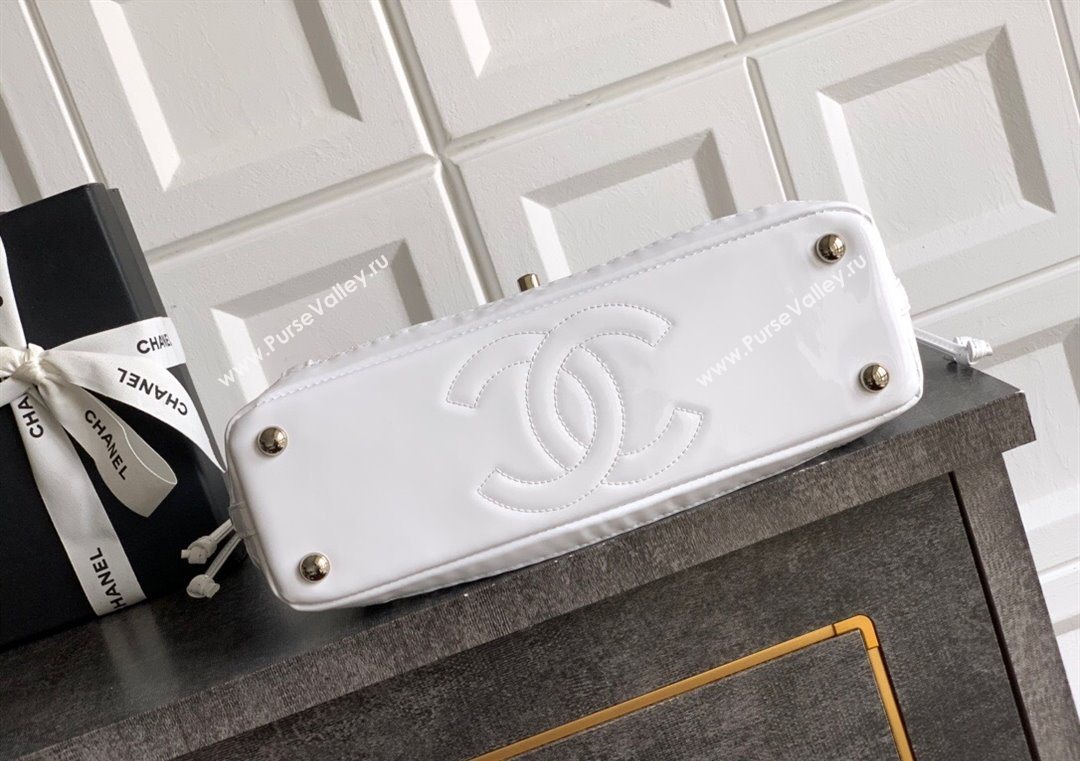 Chanel Small Mesh Patent Calfskin Shopping Bag White 2025 CH052603 (yezi-250702086)