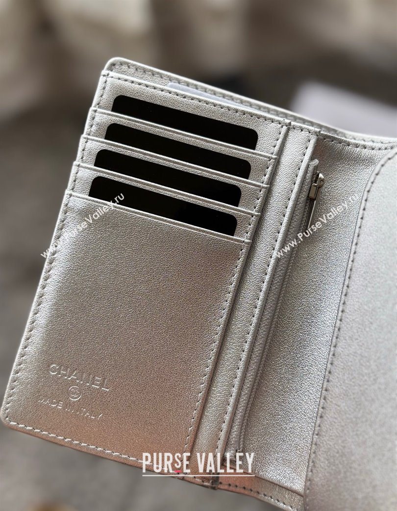 Chanel Lambskin Passport Cover Silver-Tone 2025 A3658 (yezi-250702063)