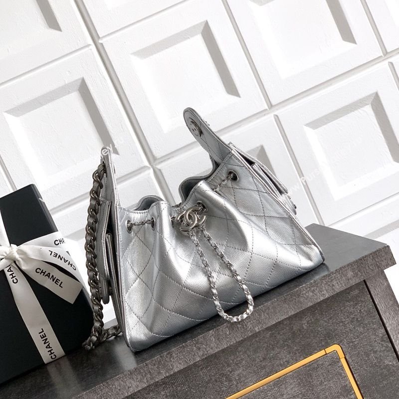 Chanel 25 Mini Hobo Handbag in Grained Calfskin Silver 2025 AS5631 (yezi-250702074)