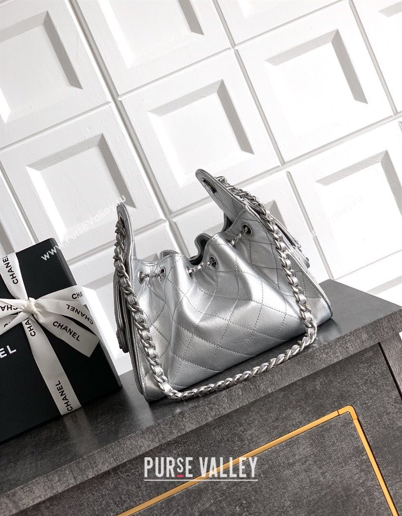 Chanel 25 Mini Hobo Handbag in Grained Calfskin Silver 2025 AS5631 (yezi-250702074)