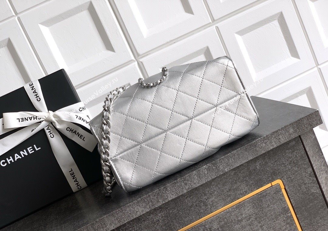 Chanel 25 Mini Hobo Handbag in Grained Calfskin Silver 2025 AS5631 (yezi-250702074)
