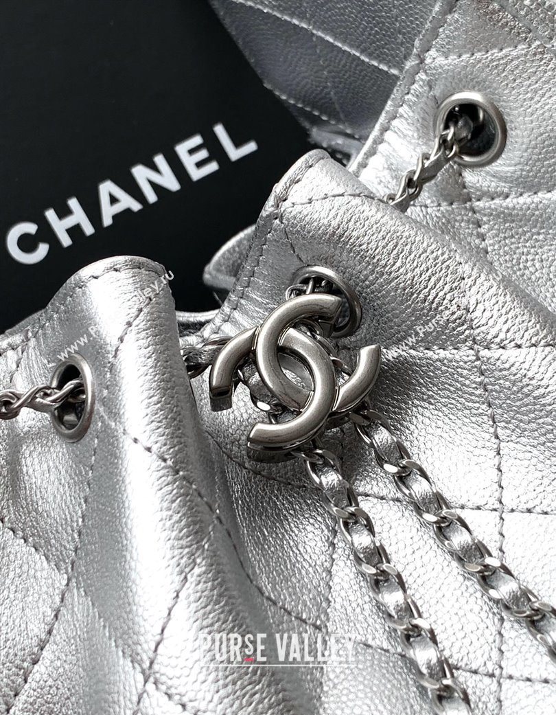 Chanel 25 Mini Hobo Handbag in Grained Calfskin Silver 2025 AS5631 (yezi-250702074)