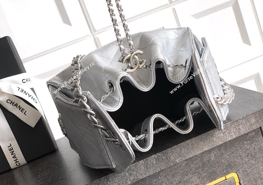 Chanel 25 Mini Hobo Handbag in Grained Calfskin Silver 2025 AS5631 (yezi-250702074)