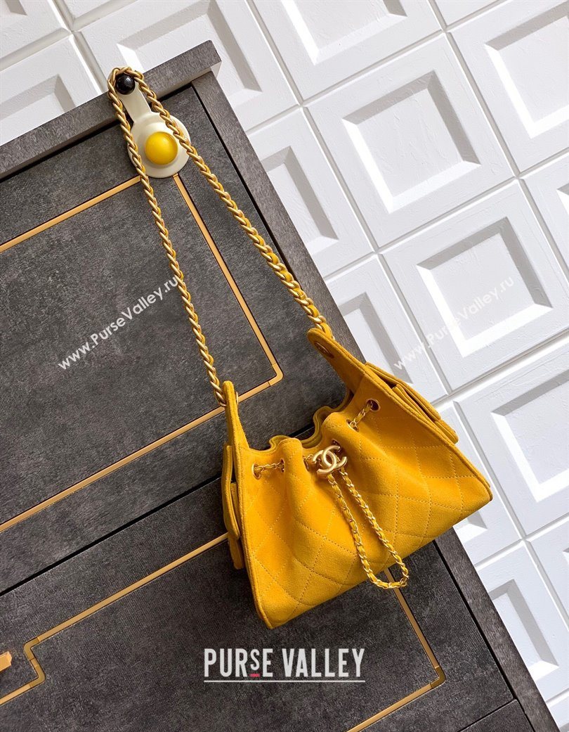 Chanel 25 Mini Hobo Handbag in Suede Yellow 2025 AS5631 (yezi-250702076)