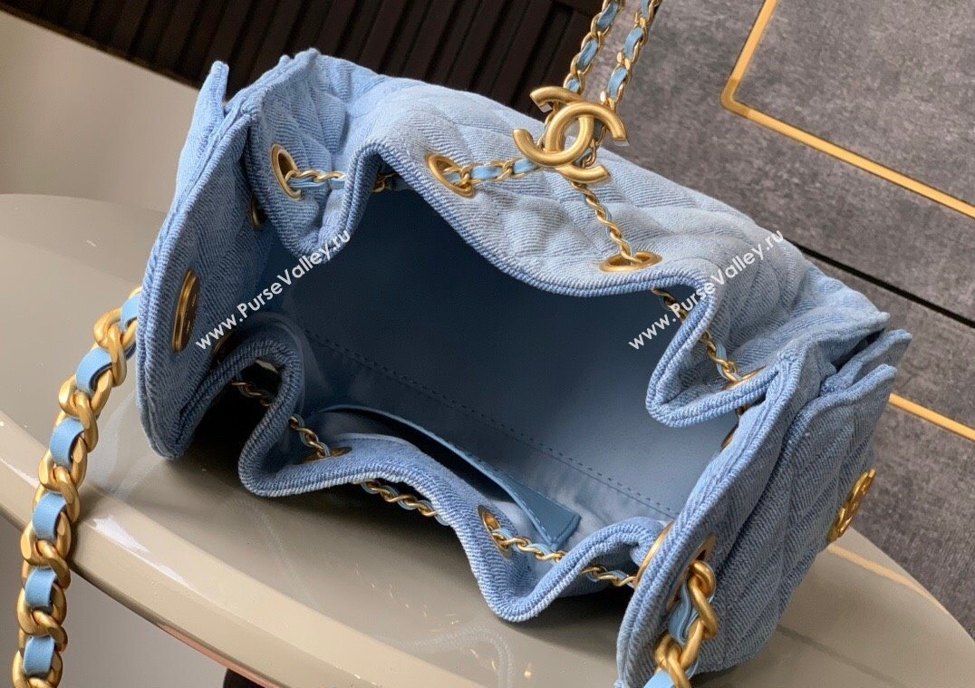 Chanel 25 Mini Hobo Handbag in Denim Light Blue 2025 AS5631 (yezi-250702079)