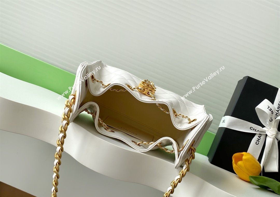 Chanel 25 Mini Hobo Handbag in Grained Calfskin White 2025 AS5631 (yezi-250702081)