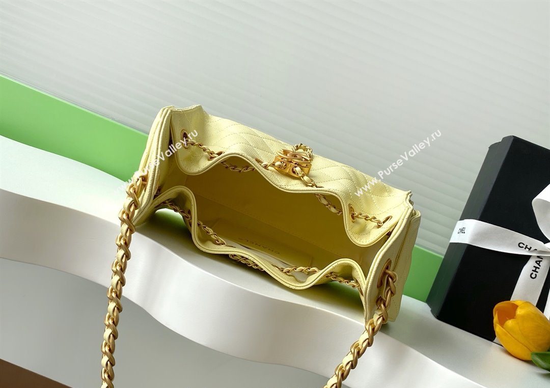 Chanel 25 Mini Hobo Handbag in Grained Calfskin Light Yellow 2025 AS5631 (yezi-250702083)