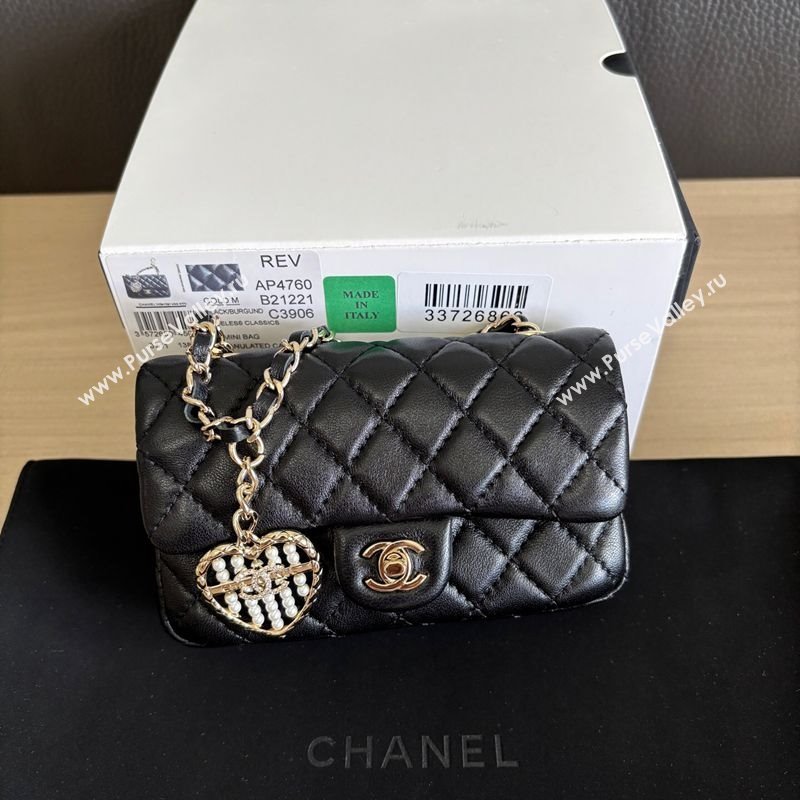 Chanel Lambskin Classic Mini Bag with hook and Heart Charm Black 2025 AP4760 (yezi-250703045)