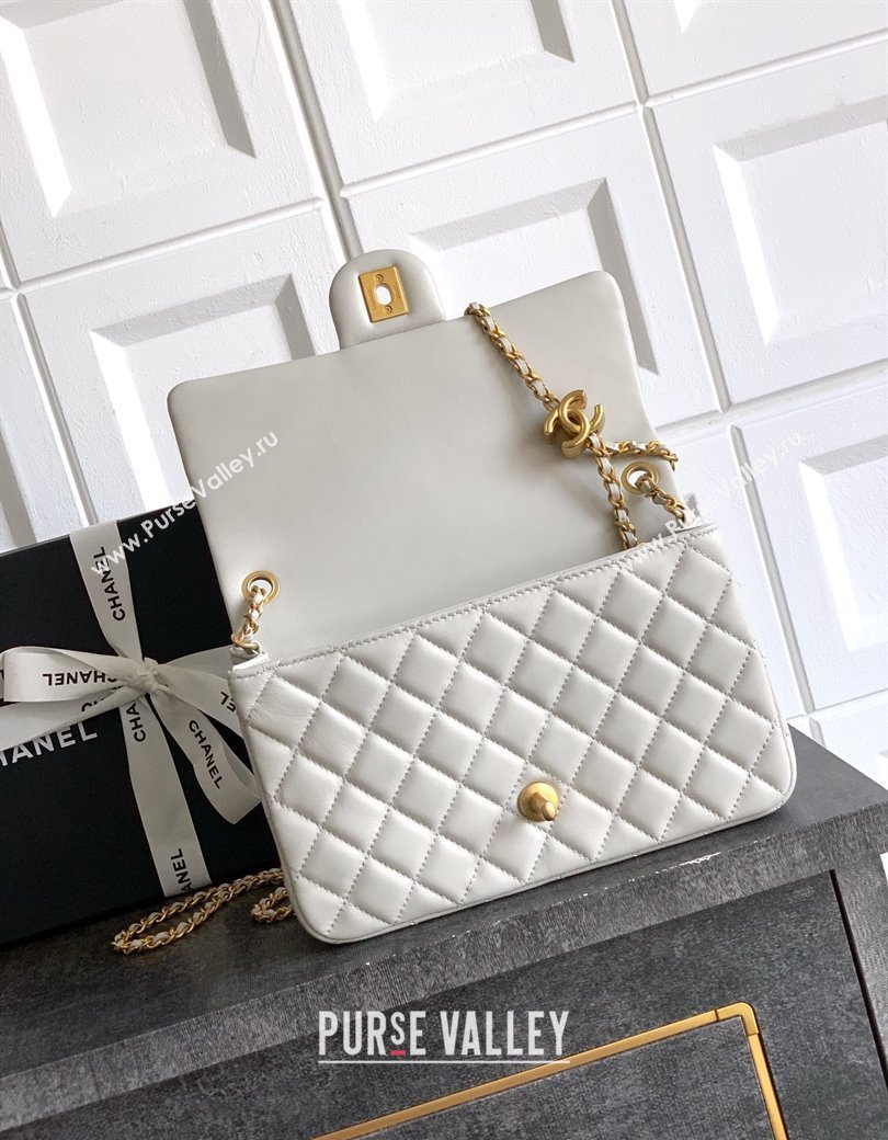 Chanel Shiny Lambskin Leather Flap Bag with CC Chain AS5756 Light Grey 2025 (yezi-2508110095)