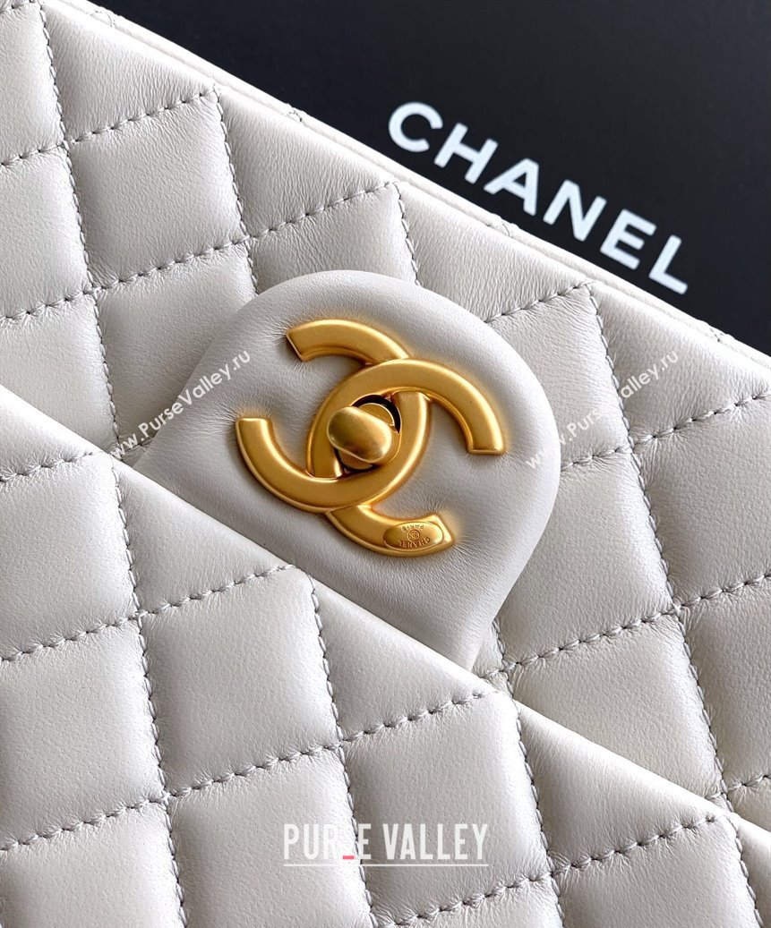 Chanel Shiny Lambskin Leather Flap Bag with CC Chain AS5756 Light Grey 2025 (yezi-2508110095)