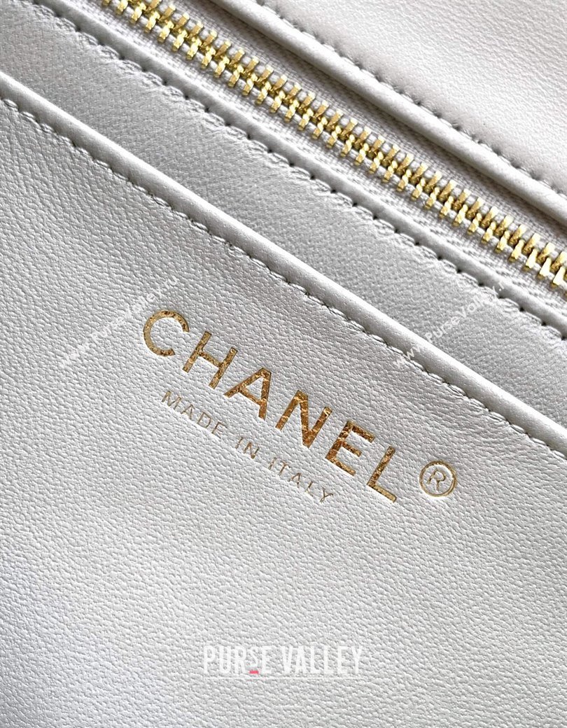 Chanel Shiny Lambskin Leather Flap Bag with CC Chain AS5756 Light Grey 2025 (yezi-2508110095)