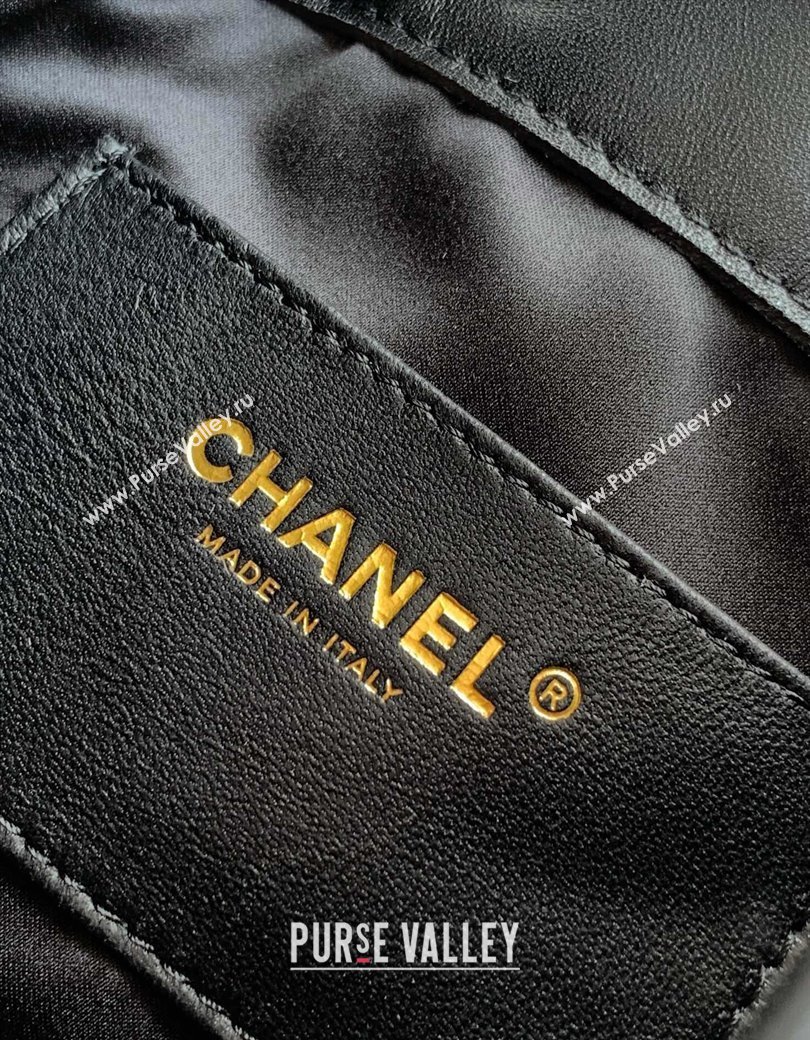 Chanel 25 Mini Hobo Handbag in Tweed Black 2025 AS5631 (yezi-250812063)