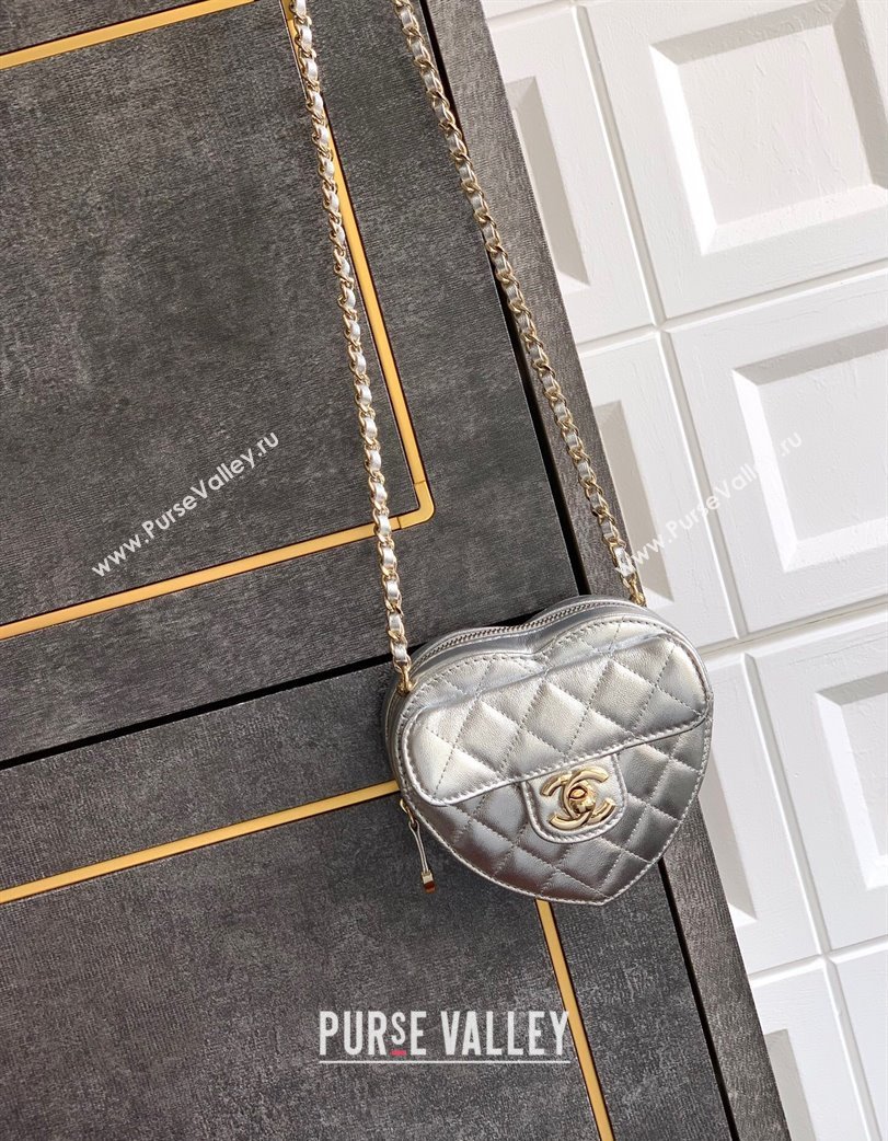 Chanel Lambskin Heart Clutch with Chain Silver 2025 AP2784 (yezi-250813018)