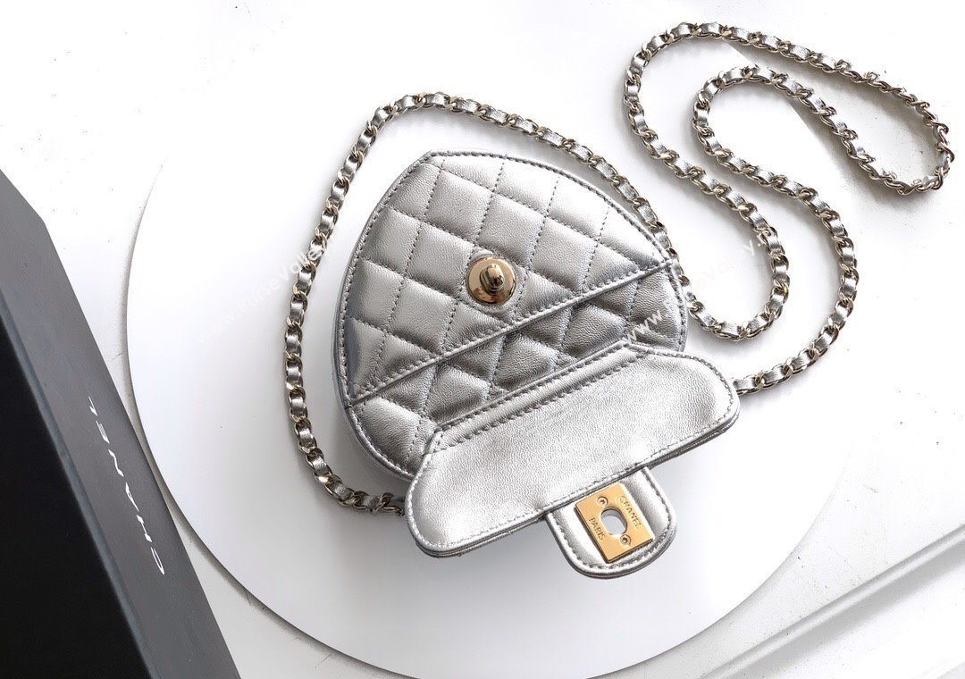 Chanel Lambskin Heart Clutch with Chain Silver 2025 AP2784 (yezi-250813018)
