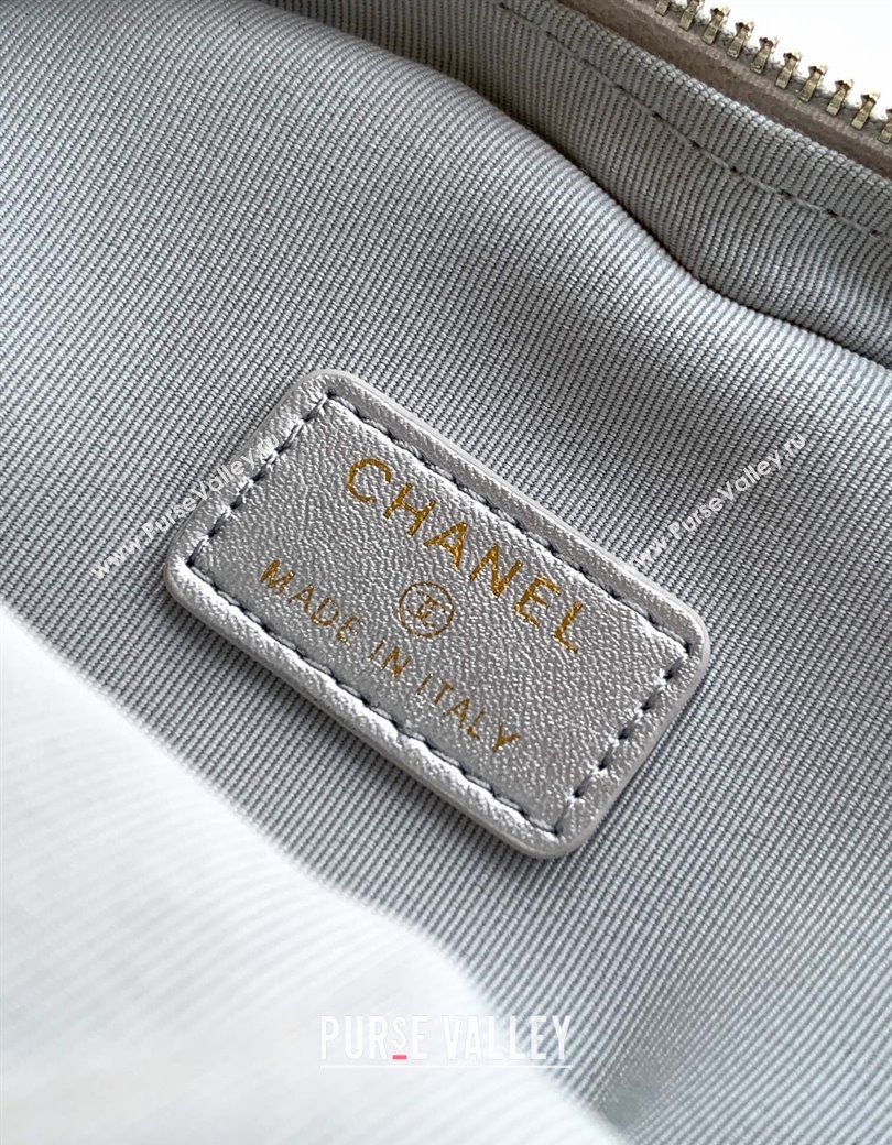 Chanel Lambskin Heart Clutch with Chain Silver 2025 AP2784 (yezi-250813018)