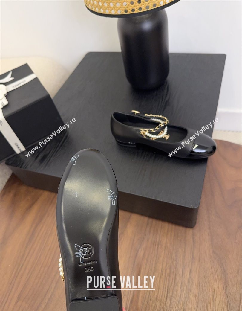 Chanel Lambskin Patent Calfskin Mary Janes Ballet Flats with Chain and Pearls Black 2025 G46718 (MD-250902009)