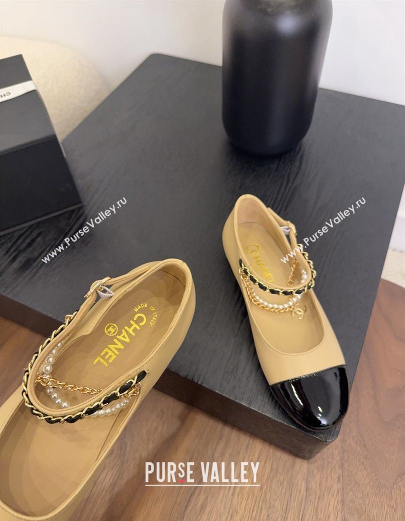 Chanel Lambskin Patent Calfskin Mary Janes Ballet Flats with Chain and Pearls Beige 2025 G46718 (MD-250902010)
