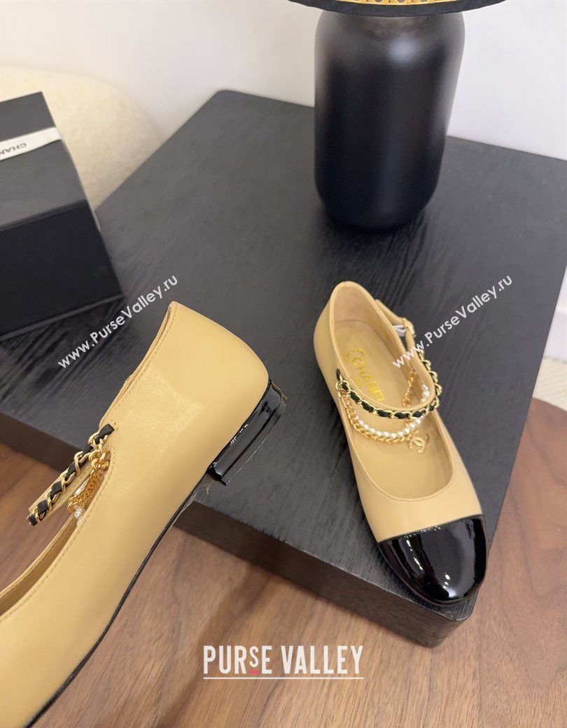 Chanel Lambskin Patent Calfskin Mary Janes Ballet Flats with Chain and Pearls Beige 2025 G46718 (MD-250902010)