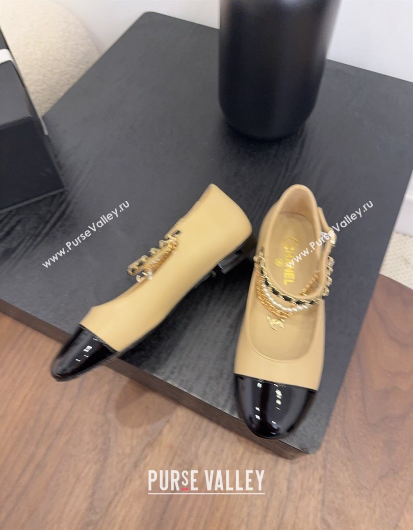 Chanel Lambskin Patent Calfskin Mary Janes Ballet Flats with Chain and Pearls Beige 2025 G46718 (MD-250902010)