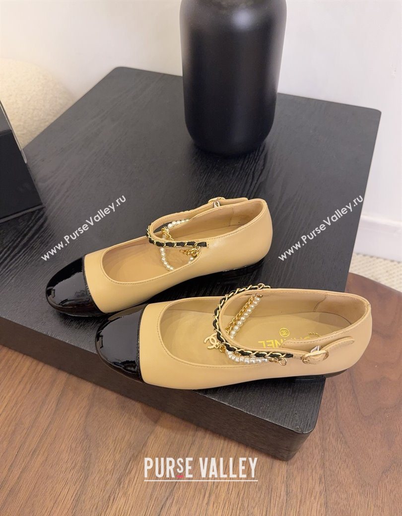 Chanel Lambskin Patent Calfskin Mary Janes Ballet Flats with Chain and Pearls Beige 2025 G46718 (MD-250902010)
