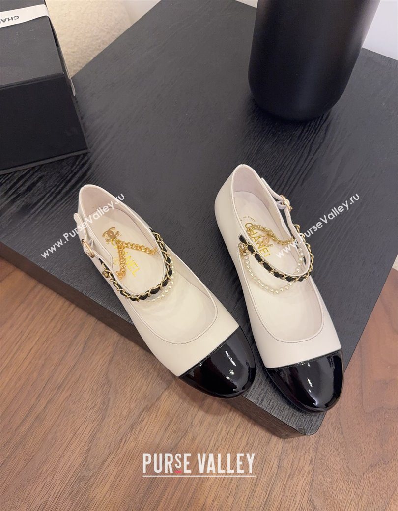 Chanel Lambskin Patent Calfskin Mary Janes Ballet Flats with Chain and Pearls White 2025 G46718 (MD-250902011)