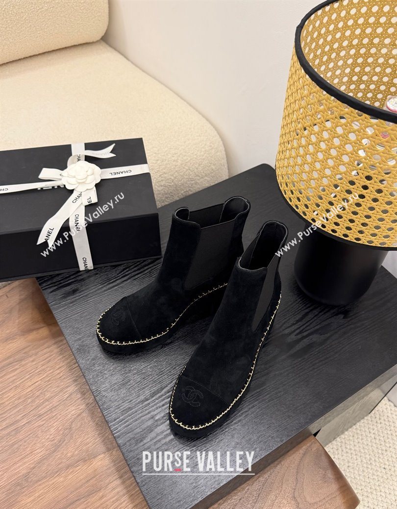 Chanel Suede Heel Platform Ankle Boots with Chain Black 2025 CH083005 (MD-250830021)