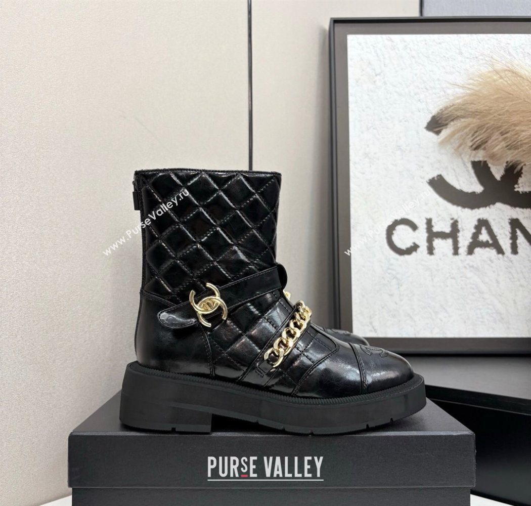 Chanel Quilted Shiny Calfskin Ankle Boots with Buckle and Chain Black 2025 CH083007 (MD-250830037)