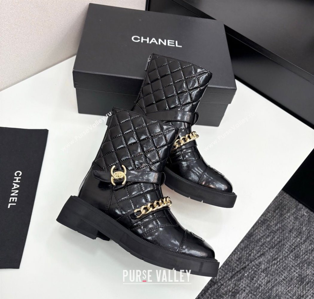 Chanel Quilted Shiny Calfskin Ankle Boots with Buckle and Chain Black 2025 CH083007 (MD-250830037)