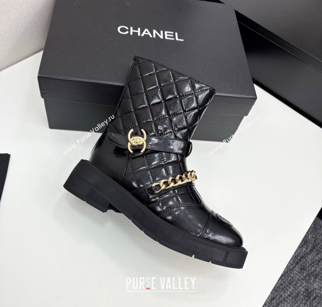 Chanel Quilted Shiny Calfskin Ankle Boots with Buckle and Chain Black 2025 CH083007 (MD-250830037)