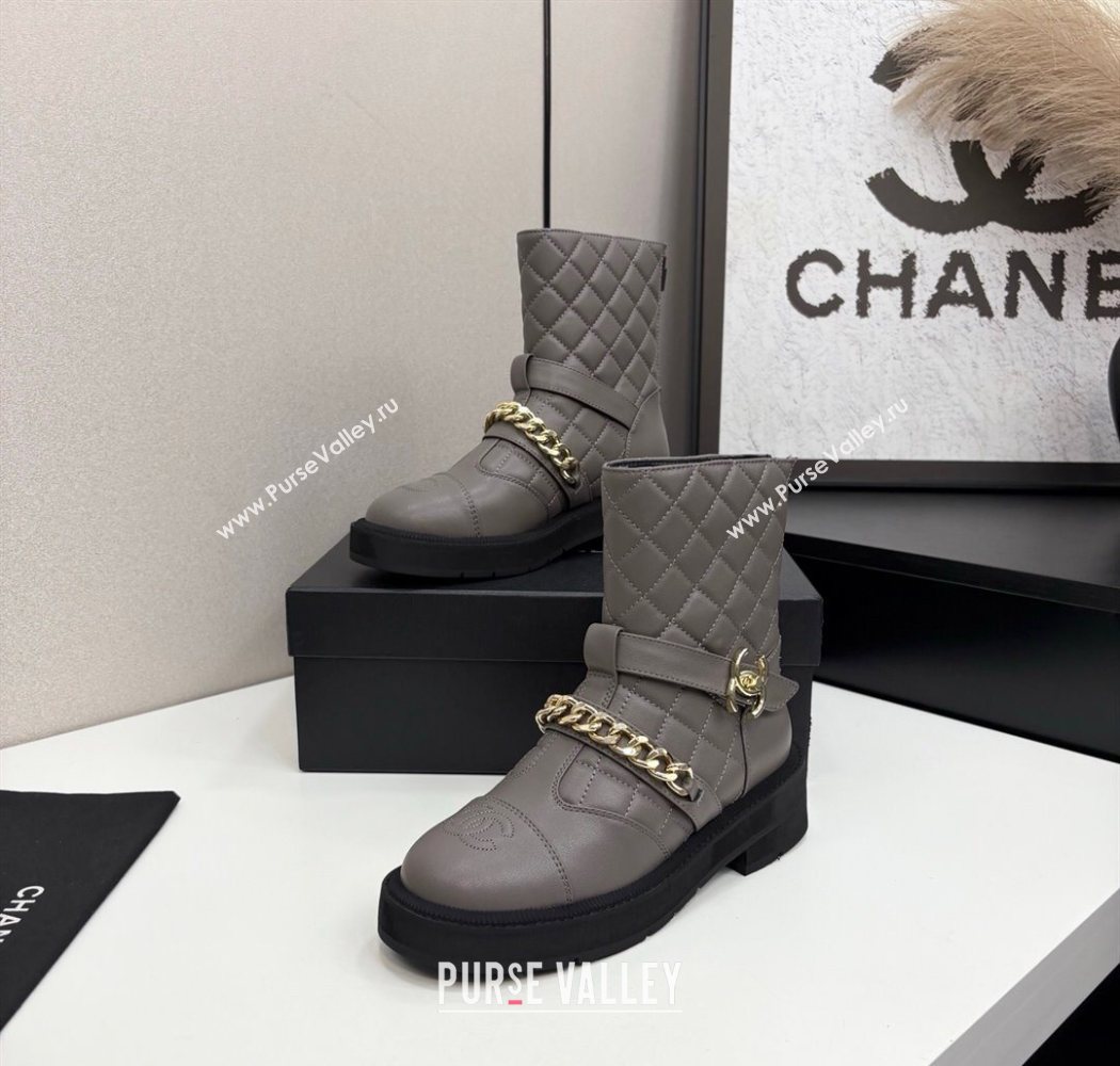 Chanel Quilted Calfskin Ankle Boots with Buckle and Chain Grey 2025 CH083007 (MD-250830038)