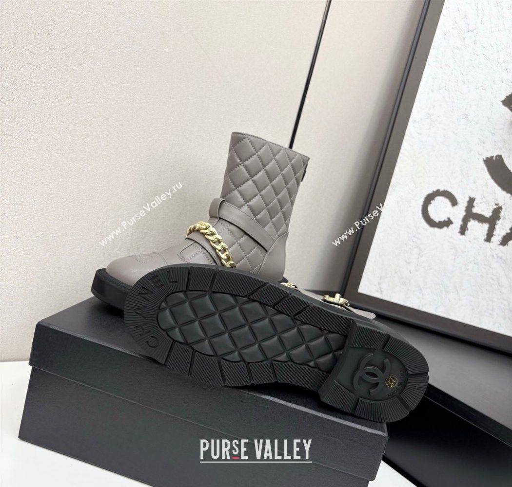 Chanel Quilted Calfskin Ankle Boots with Buckle and Chain Grey 2025 CH083007 (MD-250830038)