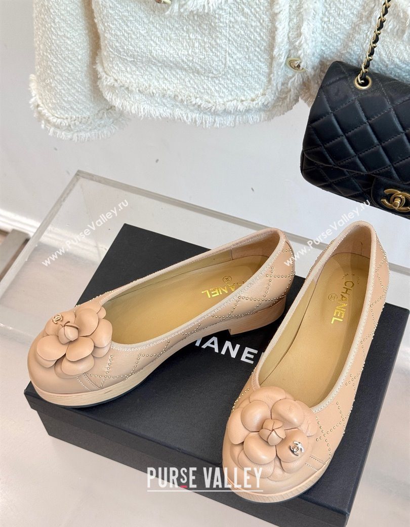 Chanel Quilted Calfskin Wood-Like Loafers with Studs and Camellia Bloom Beige 2025 (MD-250901130)