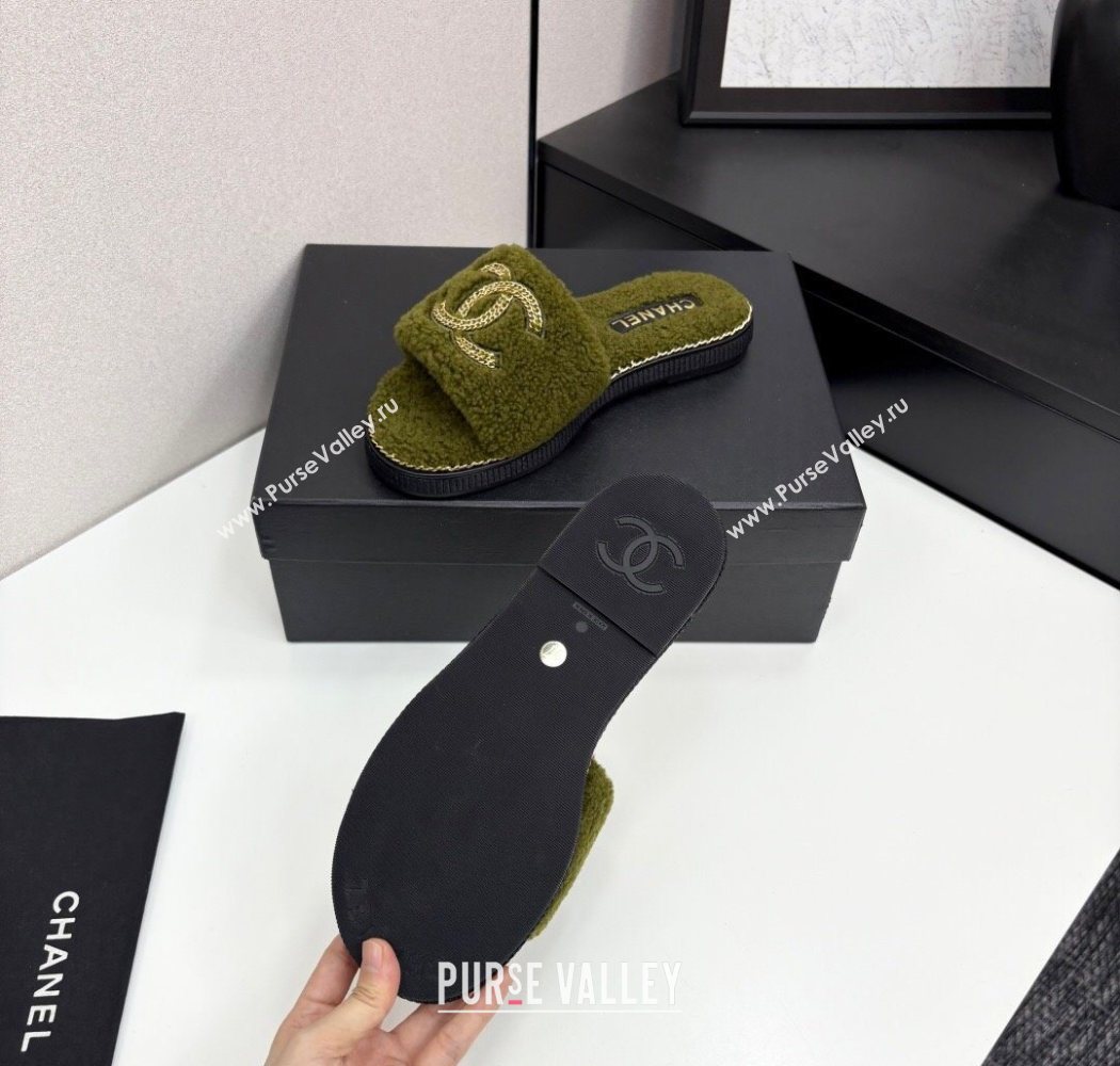 Chanel Shearling Flat Slides Sandal with Chain Green 2025 CH090111 (MD-250901113)