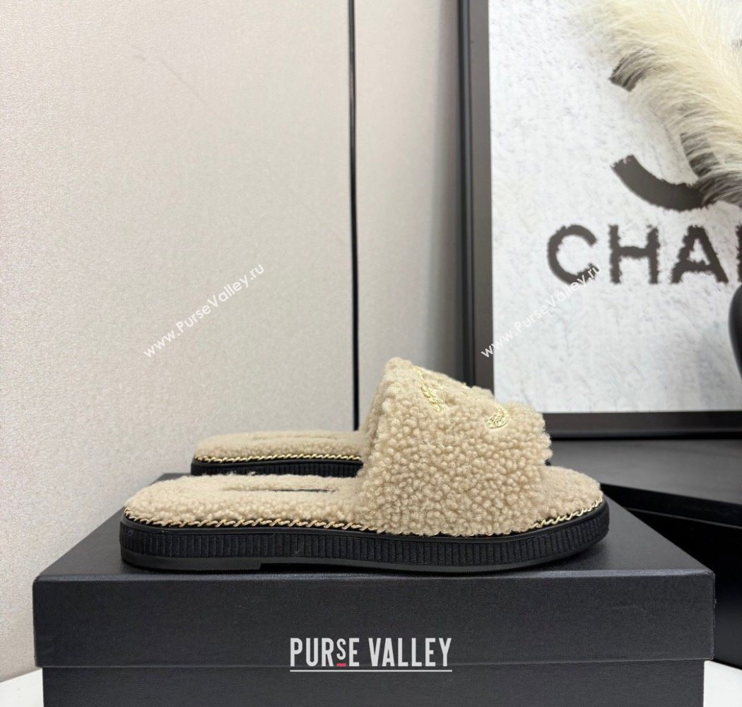 Chanel Shearling Flat Slides Sandal with Chain Beige 2025 CH090111 (MD-250901114)