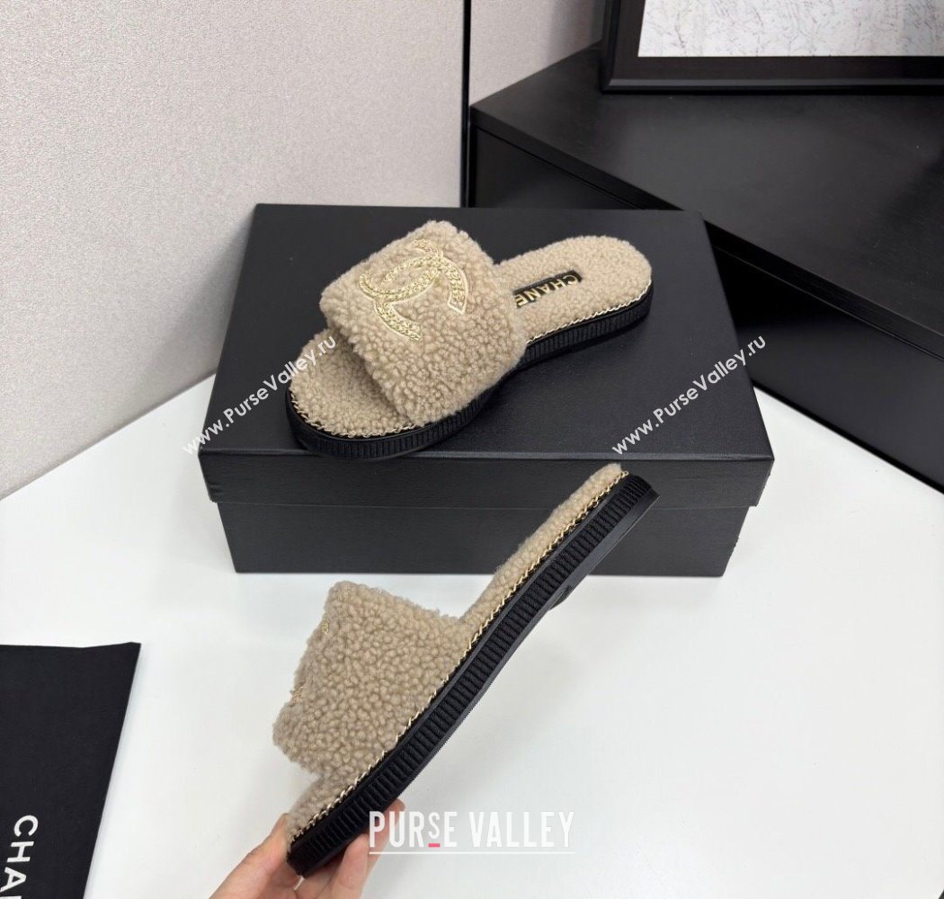 Chanel Shearling Flat Slides Sandal with Chain Beige 2025 CH090111 (MD-250901114)