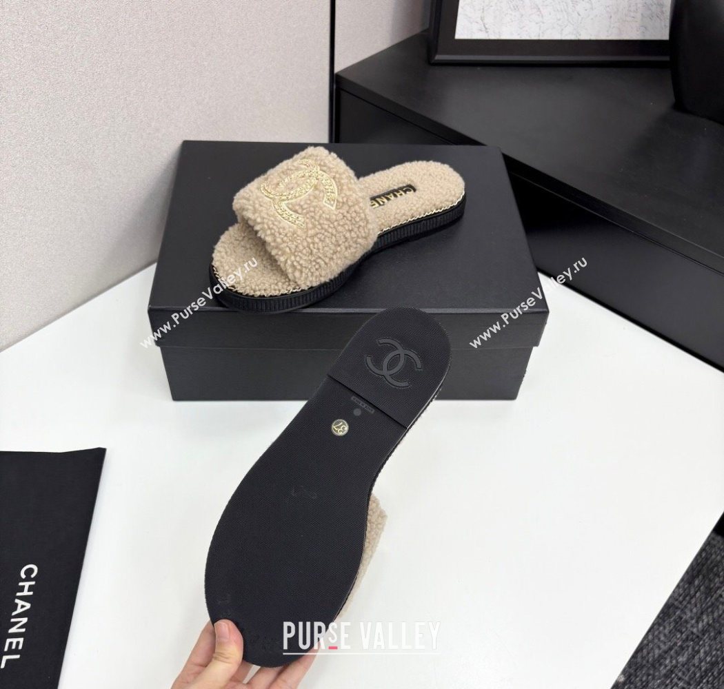 Chanel Shearling Flat Slides Sandal with Chain Beige 2025 CH090111 (MD-250901114)