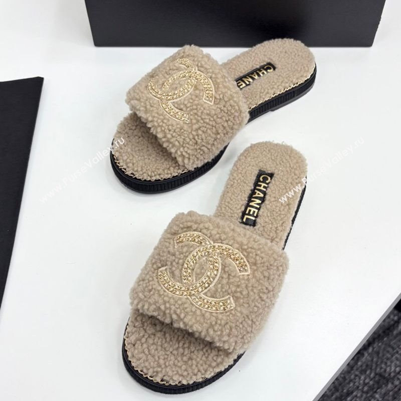Chanel Shearling Flat Slides Sandal with Chain Beige 2025 CH090111 (MD-250901114)