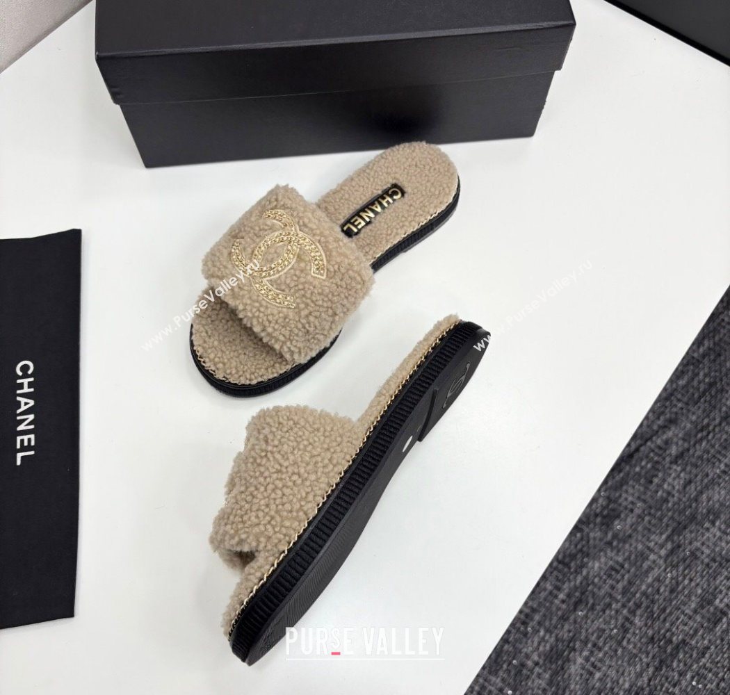 Chanel Shearling Flat Slides Sandal with Chain Beige 2025 CH090111 (MD-250901114)