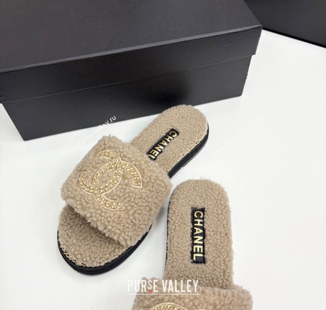 Chanel Shearling Flat Slides Sandal with Chain Beige 2025 CH090111 (MD-250901114)