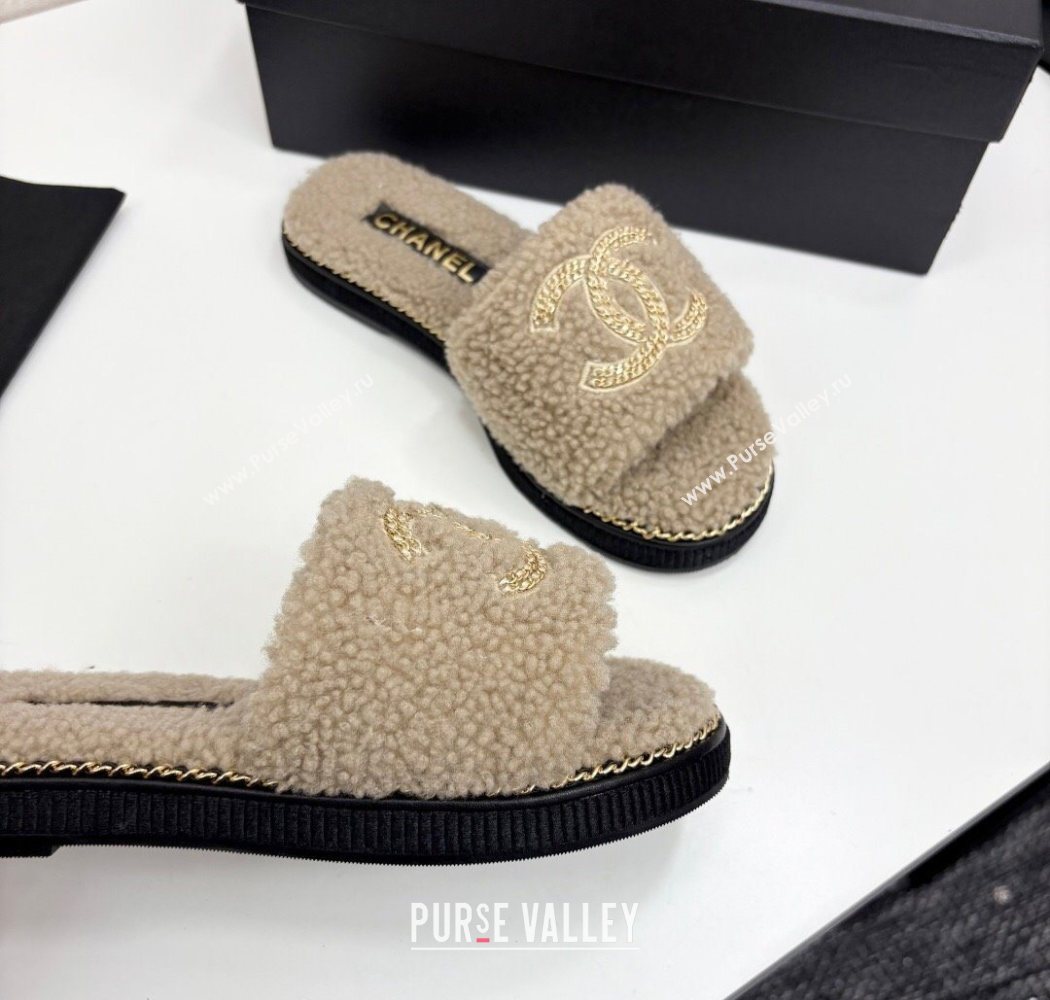 Chanel Shearling Flat Slides Sandal with Chain Beige 2025 CH090111 (MD-250901114)